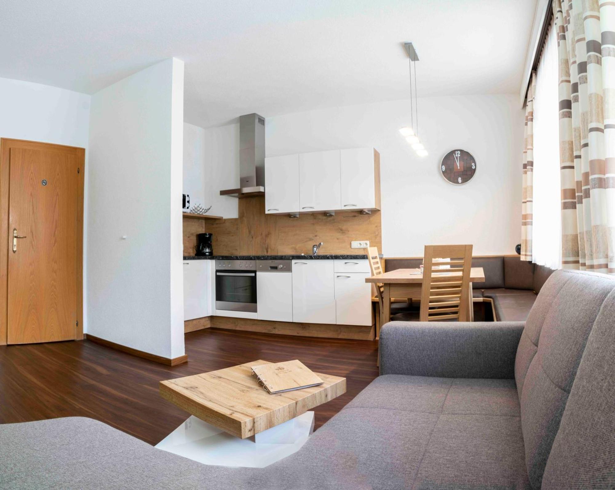 Landhaus Zangerl - Kobelerhof Landeck Kamer foto