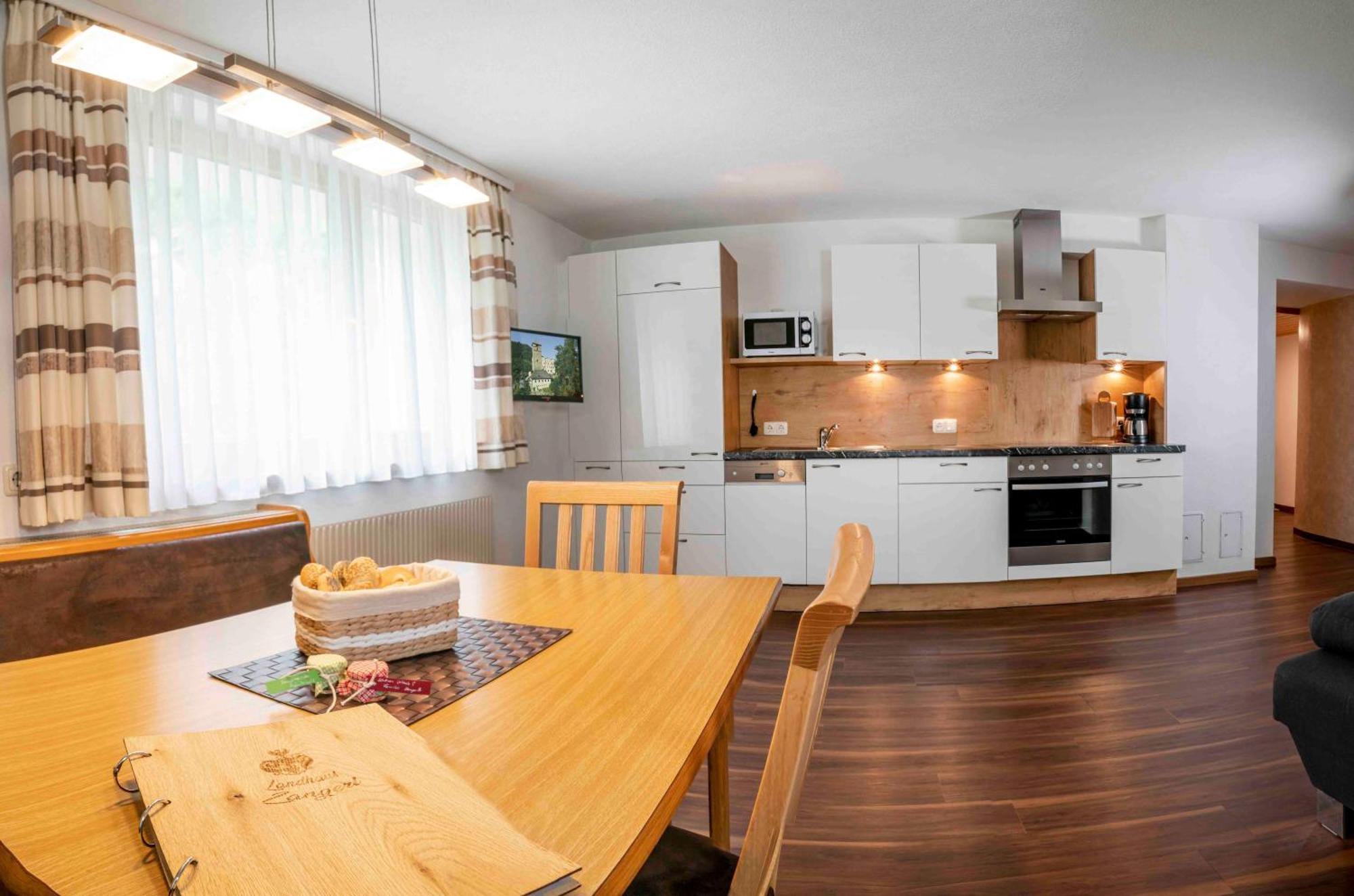 Landhaus Zangerl - Kobelerhof Landeck Kamer foto