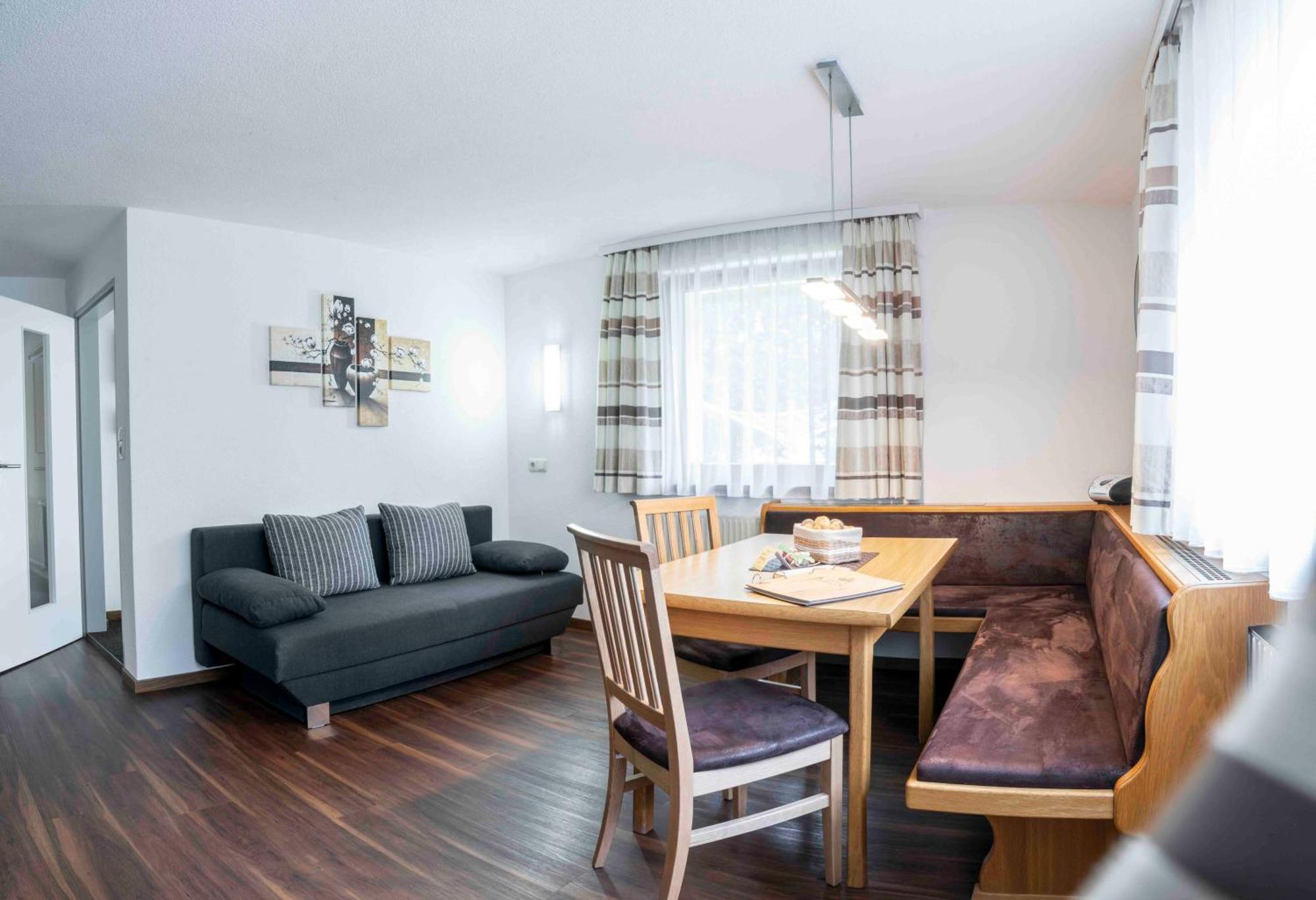 Landhaus Zangerl - Kobelerhof Landeck Kamer foto