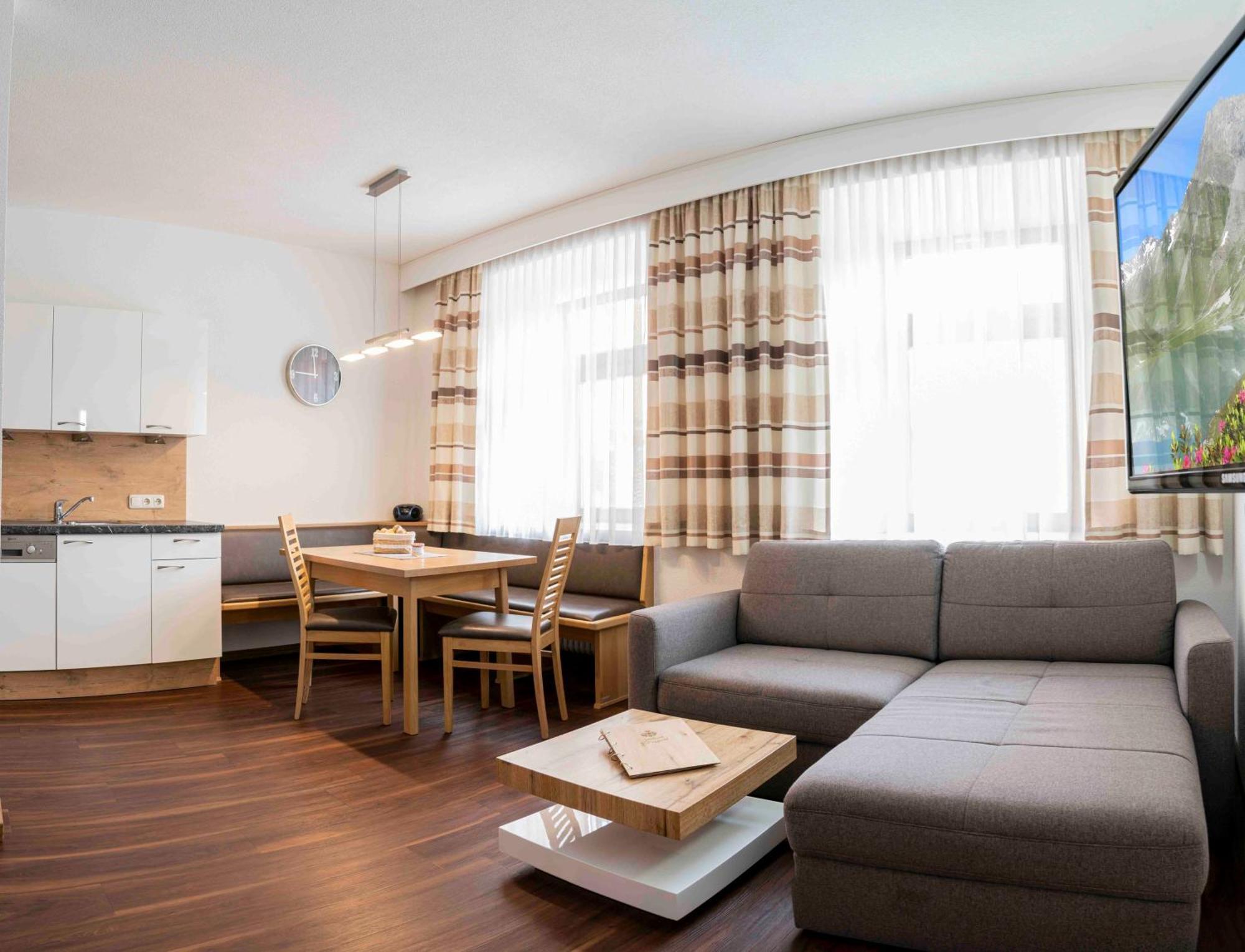 Landhaus Zangerl - Kobelerhof Landeck Kamer foto